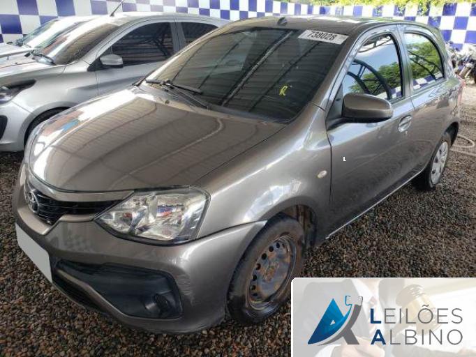 TOYOTA ETIOS 18/18