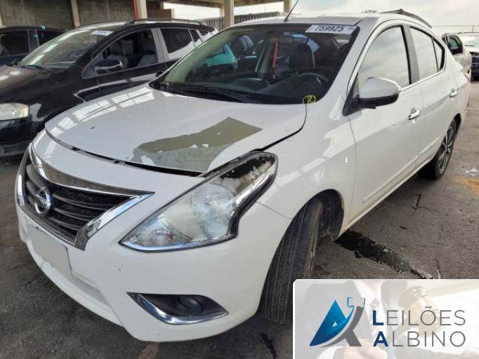 NISSAN VERSA 18/18