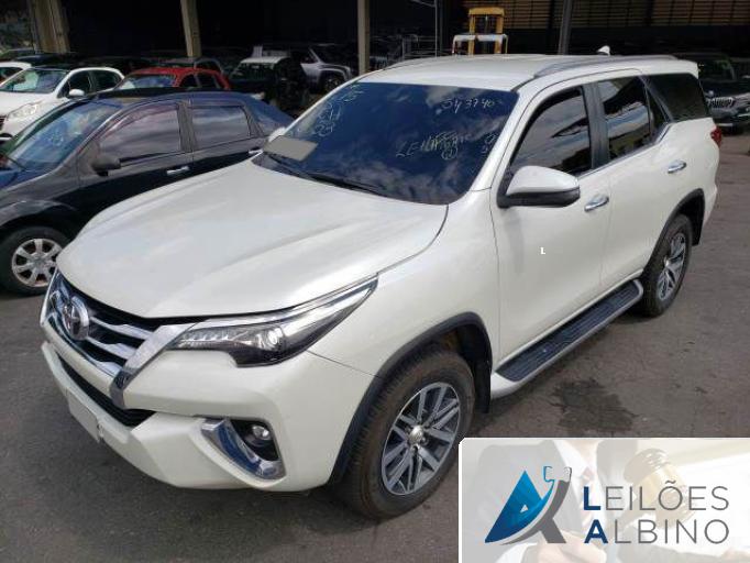 TOYOTA HILUX SW4 18/18 TOYOTA HILUX SW4 18/18