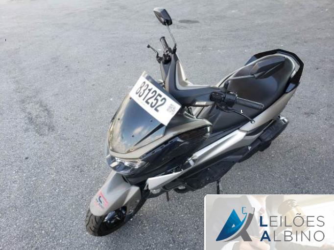YAMAHA NMAX 18/18