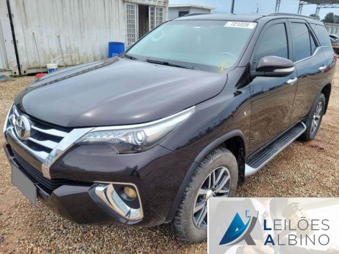 TOYOTA HILUX SW4 16/17 TOYOTA HILUX SW4 16/17
