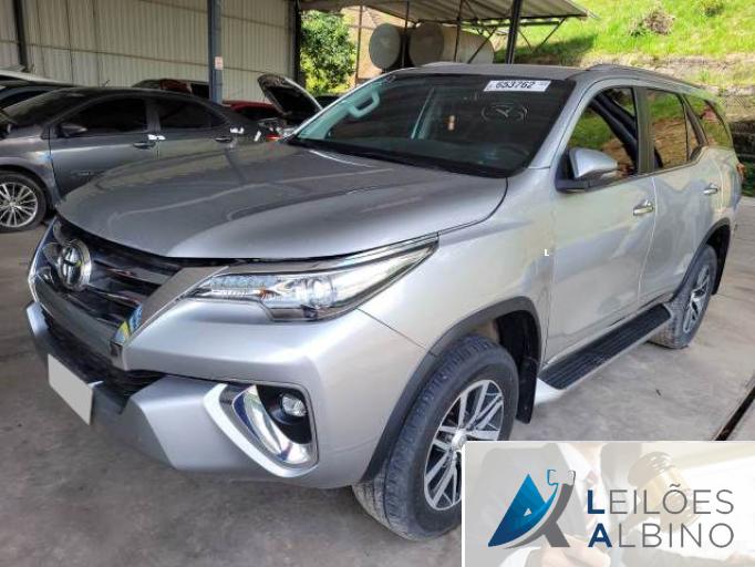TOYOTA HILUX SW4 17/17 TOYOTA HILUX SW4 17/17