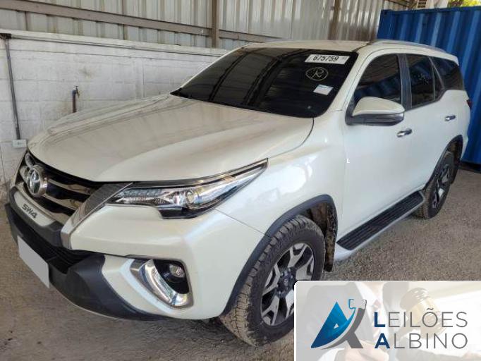 TOYOTA HILUX SW4 19/20 TOYOTA HILUX SW4 19/20